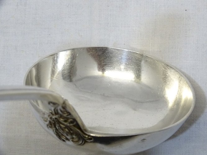 - BELLE LOUCHE EN ARGENT XIXe poinçon MINERVE MONOGRAMME à déchiffrer 246g