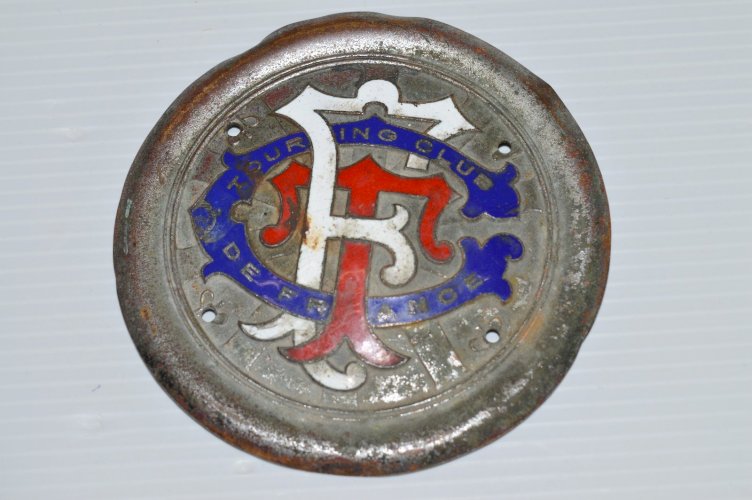 -BELLE MASCOTTE BADGE SIGLE PLAQUE EMAILLEE TOURING CLUB DE FRANCE émail VHC
