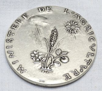 -BELLE MEDAILLE ARGENT signée R.C. MUTUALITE COOP. CREDIT ATTRIBUEE en 1997    D