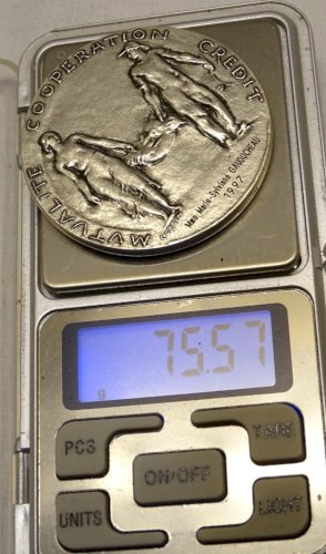 -BELLE MEDAILLE ARGENT signée R.C. MUTUALITE COOP. CREDIT ATTRIBUEE en 1997    D
