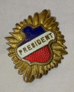 -BELLE MEDAILLE EPINGLETTE PRESIDENT EMAILLEE EMAIL COLLECTION VITRINE   D