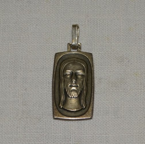 -  BELLE MEDAILLE JESUS ARGENT Poinçon de garantie ILLISIBLE peut-être CRABE   D