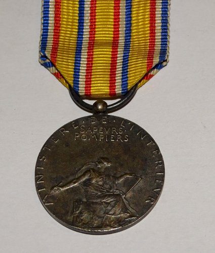 -BELLE MEDAILLE SAPEURS POMPIERS en ARGENT gravé sur la tranche COLLECTION    D