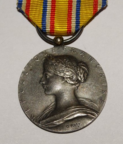 -BELLE MEDAILLE SAPEURS POMPIERS en ARGENT gravé sur la tranche COLLECTION    D