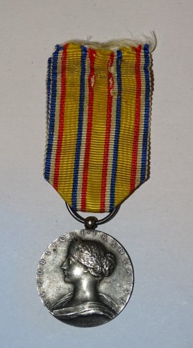 -BELLE MEDAILLE SAPEURS POMPIERS en ARGENT gravé sur la tranche COLLECTION    D