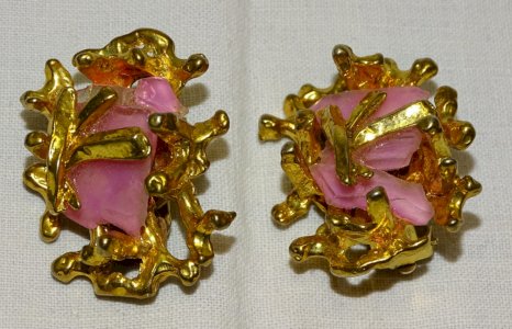 - BEAUTIFUL PAIR OF CLIP EARRINGS GAVILANE PARIS VINTAGE PINK STONES D