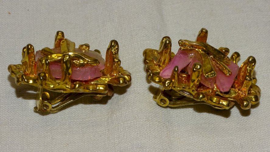 -BELLE PAIRE DE BOUCLES D'OREILLES CLIPS GAVILANE PARIS PIERRES ROSES VINTAGE  D