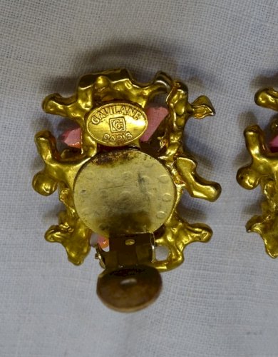 -BELLE PAIRE DE BOUCLES D'OREILLES CLIPS GAVILANE PARIS PIERRES ROSES VINTAGE  D