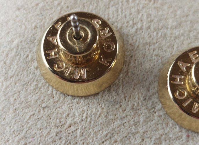 Belle paire de boucles d'oreilles en métal doré, MK Michael Kors ^