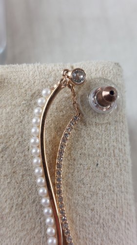 Belle paire de boucles d'oreilles pendantes en métal doré, Swarovski ^