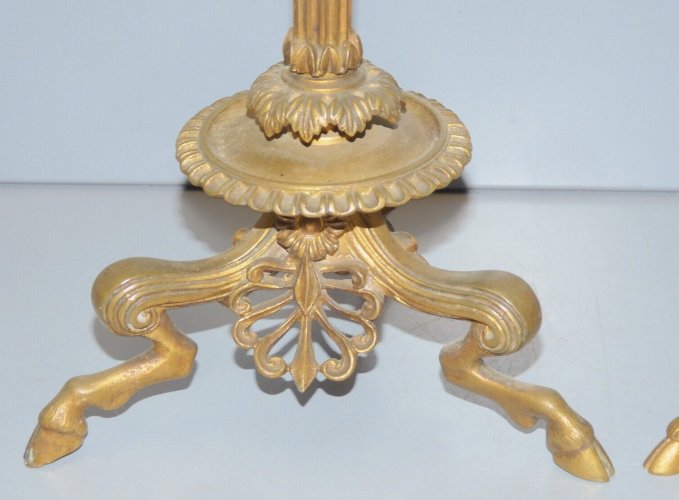 -BELLE PAIRE de BOUGEOIRS BRONZE FONDERIE BARBEDIENNE SUR 3 PIEDS en SABOTS   D