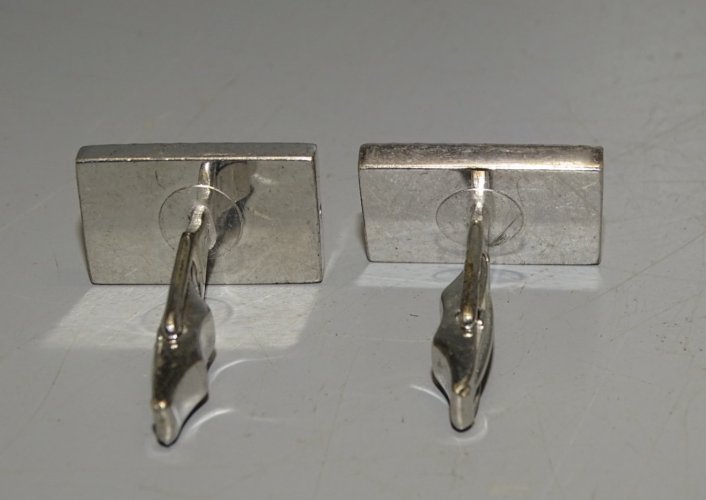 -BELLE PAIRE de BOUTONS de MANCHETTE LETTRE J en ARGENT Poinçon CRABE   D