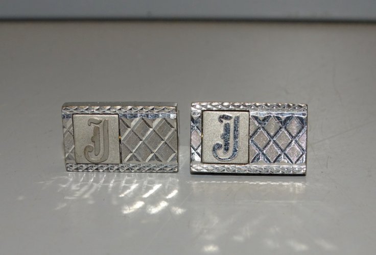 -BELLE PAIRE de BOUTONS de MANCHETTE LETTRE J en ARGENT Poinçon CRABE   D