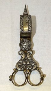 - BEAUTIFUL PAIR OF SILVER METAL MOULDED SCISSORS 18th CENTURY VERY GOOD CONDITION