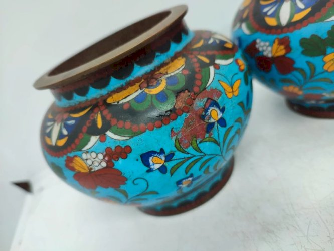 belle paire de petit vases cloissonné asiatique ancien  en bon etat