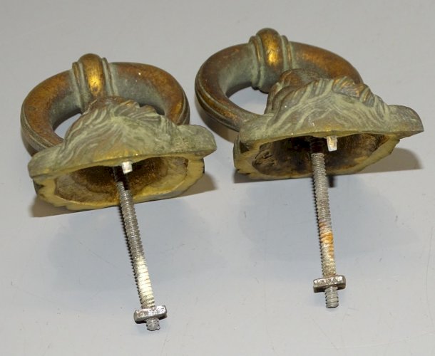 -BELLE PAIRE DE POIGNEES TETES DE LION BRONZE doré JUS DE GRENIER à nettoyer   D