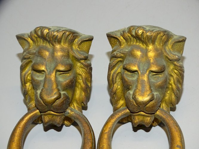 -BELLE PAIRE DE POIGNEES TETES DE LION BRONZE doré JUS DE GRENIER à nettoyer   D