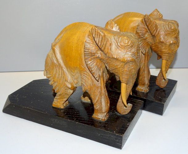 -BELLE PAIRE de SERRE LIVRES ELEPHANTS EN BOIS  sur SOCLE BOIS NOIR déco   D