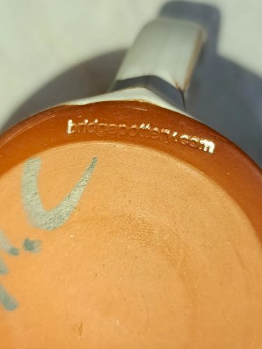 belle paire de tasses signée M.C dorigine britannique (irlande?) en bon etat