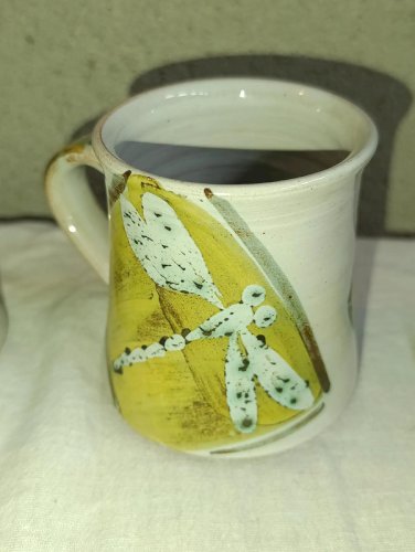 belle paire de tasses signée M.C dorigine britannique (irlande?) en bon etat