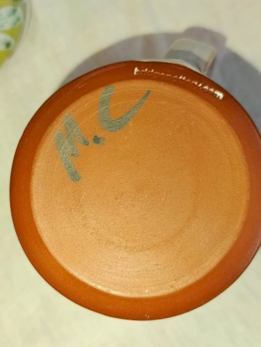 belle paire de tasses signée M.C dorigine britannique (irlande?) en bon etat