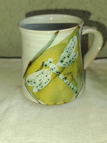belle paire de tasses signée M.C dorigine britannique (irlande?) en bon etat