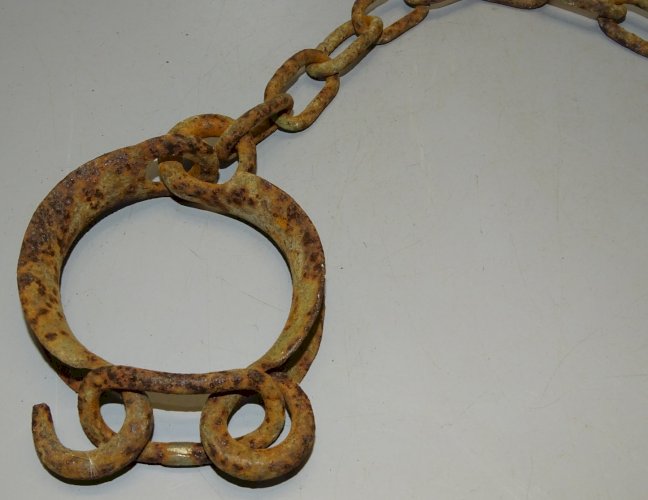 -BELLE PAIRE D'ENTRAVES FER FORGE XIXe sorties de grenier jus de trouvailles  D