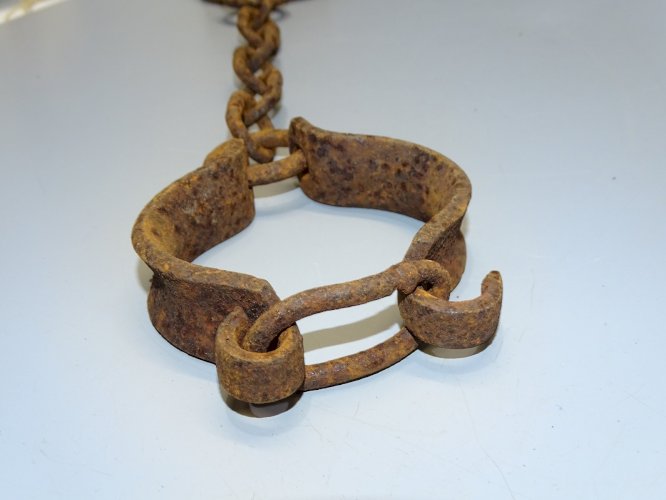 -BELLE PAIRE D'ENTRAVES FER FORGE XIXe sorties de grenier jus de trouvailles  D