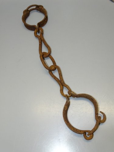 -BELLE PAIRE D'ENTRAVES FER FORGE XIXe sorties de grenier jus de trouvailles  D