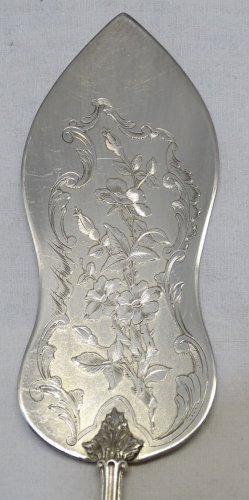 -BELLE PELLE A GATEAU AVEC MANCHE ROCAILLE ARGENT FOURRE Poinçon Minerve     D