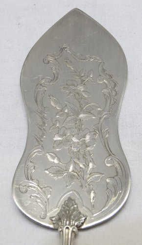 -BELLE PELLE A GATEAU AVEC MANCHE ROCAILLE ARGENT FOURRE Poinçon Minerve     D