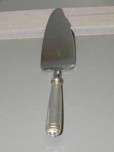 BEAUTIFUL CHRISTOFLE MALMAISON CAKE SERVER in its TABLE DECOR box D