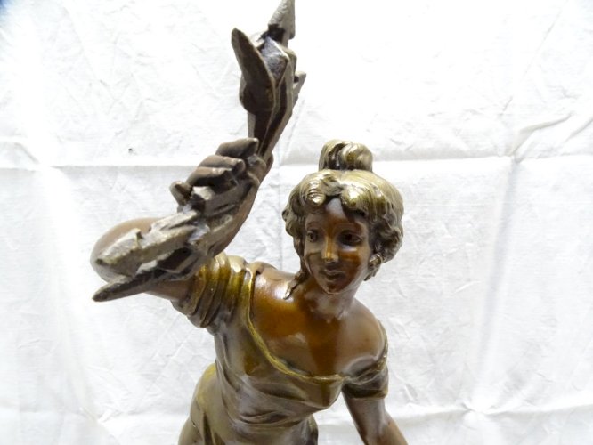 -BELLE PENDULE 1900 SUJET REGULE REINE DES EAUX PAR RUFFONY Fonctionne