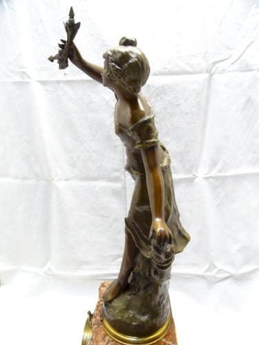 -BELLE PENDULE 1900 SUJET REGULE REINE DES EAUX PAR RUFFONY Fonctionne