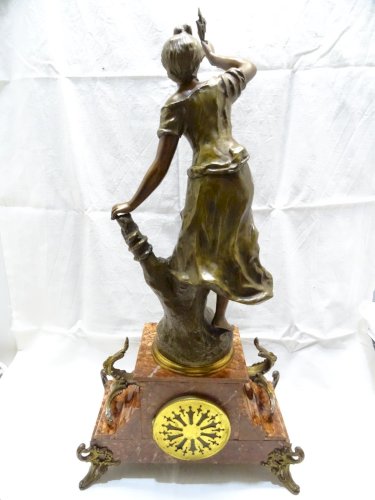 -BELLE PENDULE 1900 SUJET REGULE REINE DES EAUX PAR RUFFONY Fonctionne