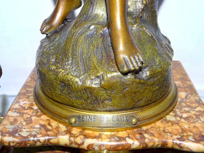 -BELLE PENDULE 1900 SUJET REGULE REINE DES EAUX PAR RUFFONY Fonctionne
