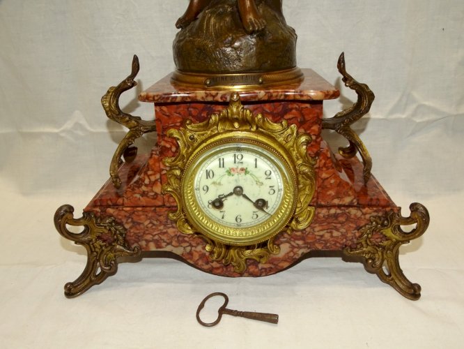 -BELLE PENDULE 1900 SUJET REGULE REINE DES EAUX PAR RUFFONY Fonctionne
