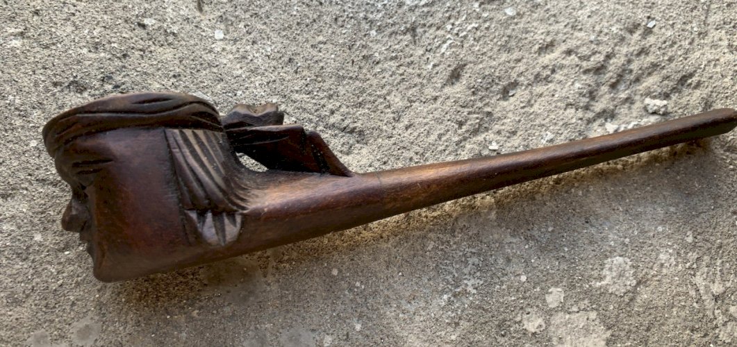 Belle pipe ancienne en bois sculpté tête d'hindou et singe