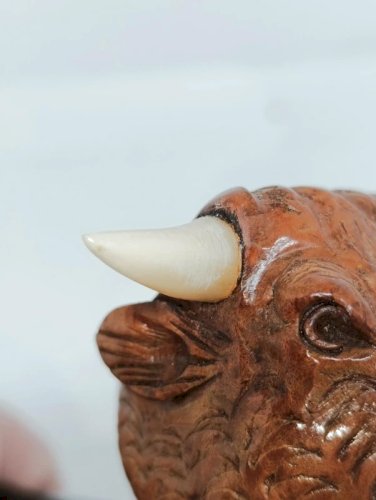 belle pipe en bois sculptée tête de taureau bruyère garantie st claude en bon etat