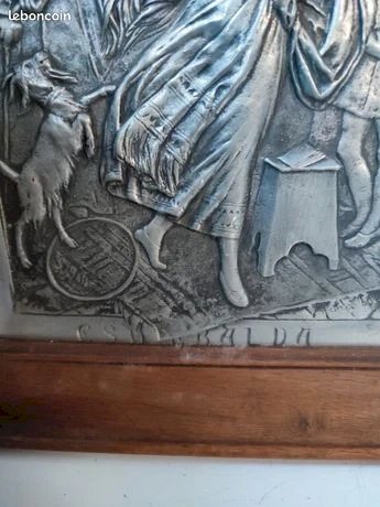 Belle plaque en etain montée dans un cadre en bois nommée  esmeralda  par Eugene Marioton