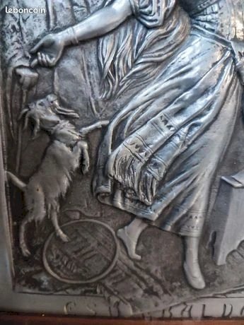 Belle plaque en etain montée dans un cadre en bois nommée  esmeralda  par Eugene Marioton
