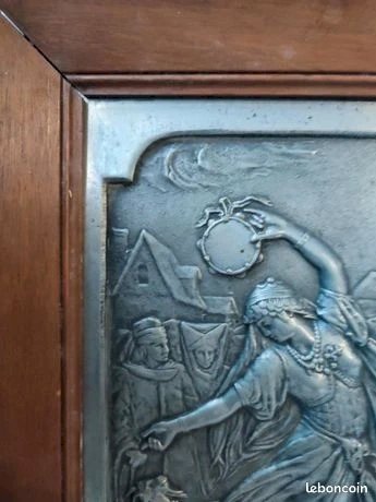 Belle plaque en etain montée dans un cadre en bois nommée  esmeralda  par Eugene Marioton