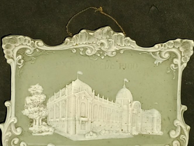 belle plaque /vide poche en biscuit style wedgwood vers 1900 en bon etat