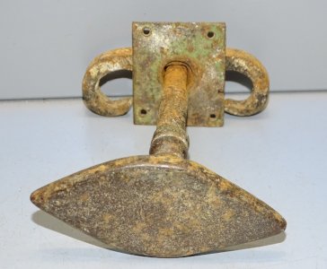 -BELLE POIGNEE DE PORTE FER FORGE XIXe avec une BELLE PATINE ANCIENNE  déco   D