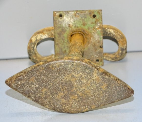 -BELLE POIGNEE DE PORTE FER FORGE XIXe avec une BELLE PATINE ANCIENNE  déco   D