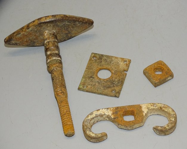 -BELLE POIGNEE DE PORTE FER FORGE XIXe avec une BELLE PATINE ANCIENNE  déco   D