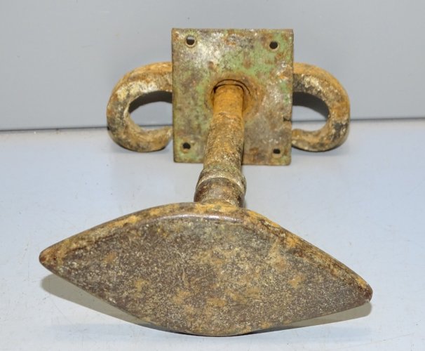 -BELLE POIGNEE DE PORTE FER FORGE XIXe avec une BELLE PATINE ANCIENNE  déco   D