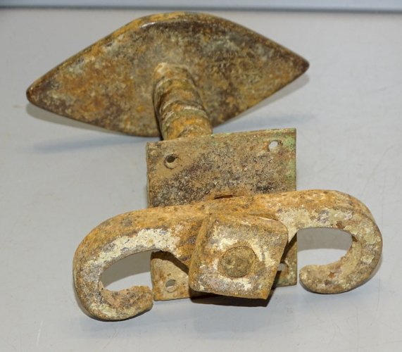 -BELLE POIGNEE DE PORTE FER FORGE XIXe avec une BELLE PATINE ANCIENNE  déco   D