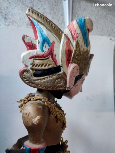 Belle poupee ancienne en bois de bali de grande taille en bon etat(made in chiner )