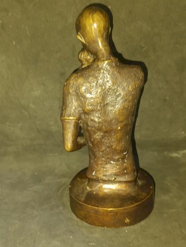 belle sculpture en bronze homme à lenfant signée BP en bon etat
